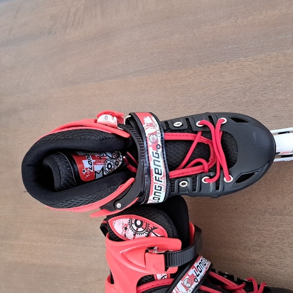 Long Feng Adjustable Inline Skates - Color: Black/Red - Size EU 35-38 (US 3.5-6) - Picture 6 of 9